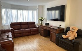 Beautiful Family Home For Rent In London